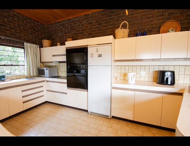 4 BEDROOM HOUSE FOR SALE IN OVERKRUIN